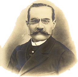 photographie de Léon Denis retouchée. Photo prise vers 1870.