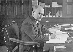 Helmuth Plessner aan zijn bureau in Groningen, 1939.