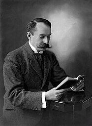 Maurice Renard photographié par Henri Manuel.
