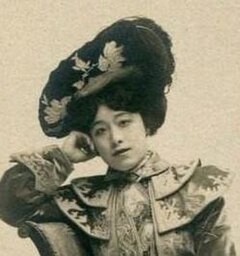 Princess Der Ling (Lizzie Yü Der Ling) in France, in 1900.