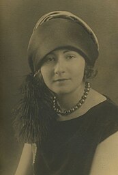 Lillian Eichler Watson as a young career woman.