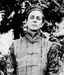 Recadrage de File:Walter_Evans-Wentz_and_Lama_Kazi_Dawa_Samdup_photographed_circa_1919.jpg