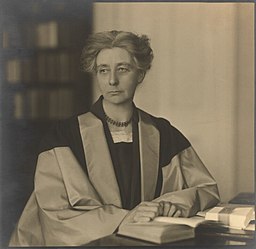Eleanor Constance Lodge by Walter Benington, for Elliott & Fry, chlorobromide print, mid 1930s
142 mm x 148 mm

Purchased in 1996 by the National Portrait Gallery