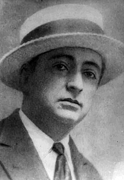 Joaquín Edwards Bello (Valparaíso, 10 de mayo de 1887 — Santiago, 19 de febrero de 1968) fue un escritor y cronista chileno. Sus obras —que lanzan una mirada aguda sobre las costumbres de las familias aristocráticas, a las que él pertenecía—, le hicieron merecedor de los galardones más destacados de su país: los premios nacionales de Literatura 1943 y de Periodismo 1959.