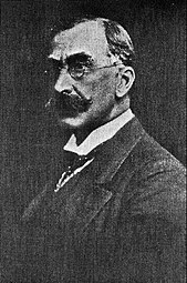 A photograph of British writer Theodore Andrea Cook (1867-1928).